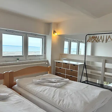 Im Hang Direkt Am Hafen, 4 Beds, 107m2 Apartmán Sassnitz