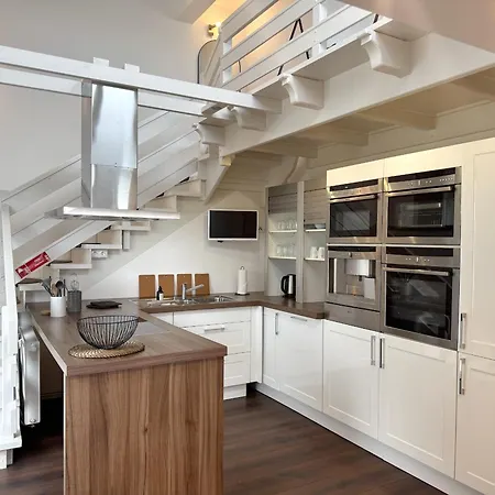 Im Hang Direkt Am Hafen, 4 Beds, 107m2 *